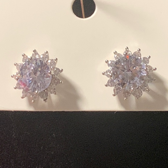 Beautiful Silver Plated Stud Earrings with Zircon Stones, NEW - Picture 3 of 6